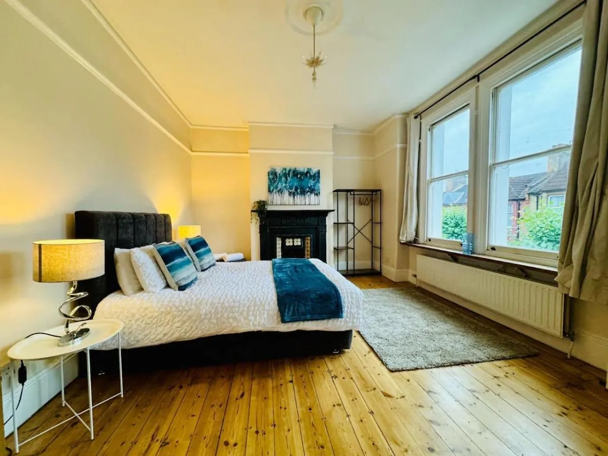 Charming Victorian Townhouse In Hackney Villa London 0*,  United Kingdom