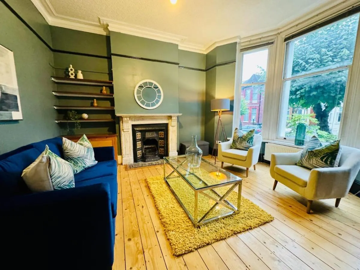 Holiday home Charming Victorian Townhouse In Hackney Villa London